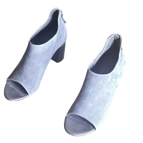 Bernardo Heather Gray Suede Peep Toe Ankle Boots Heels Size 7.5 - Picture 1 of 7